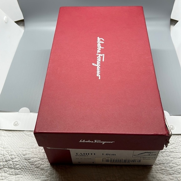 Salvatore Ferragamo Tahiti Napa Sprint sandals. NIOB 9 - Picture 4 of 10